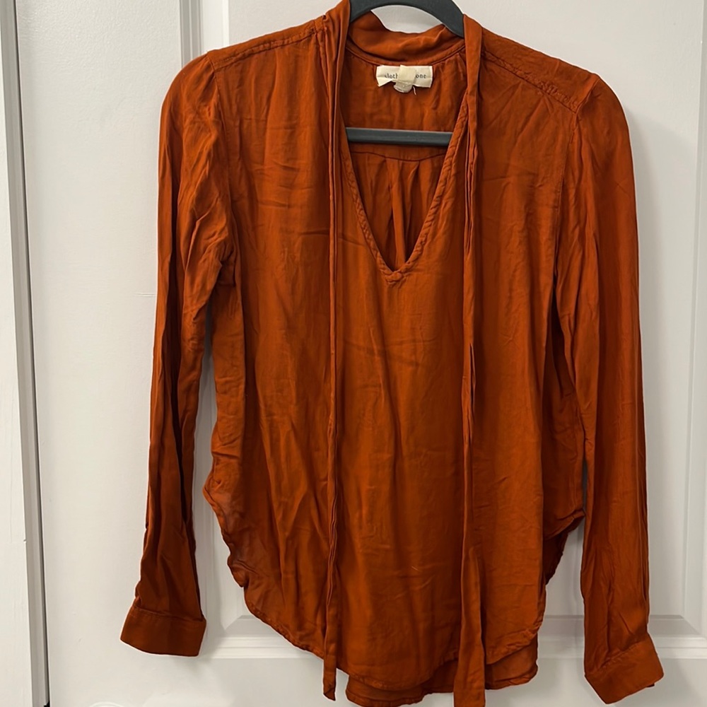 Cloth & Stone Rust Tie Neck Top